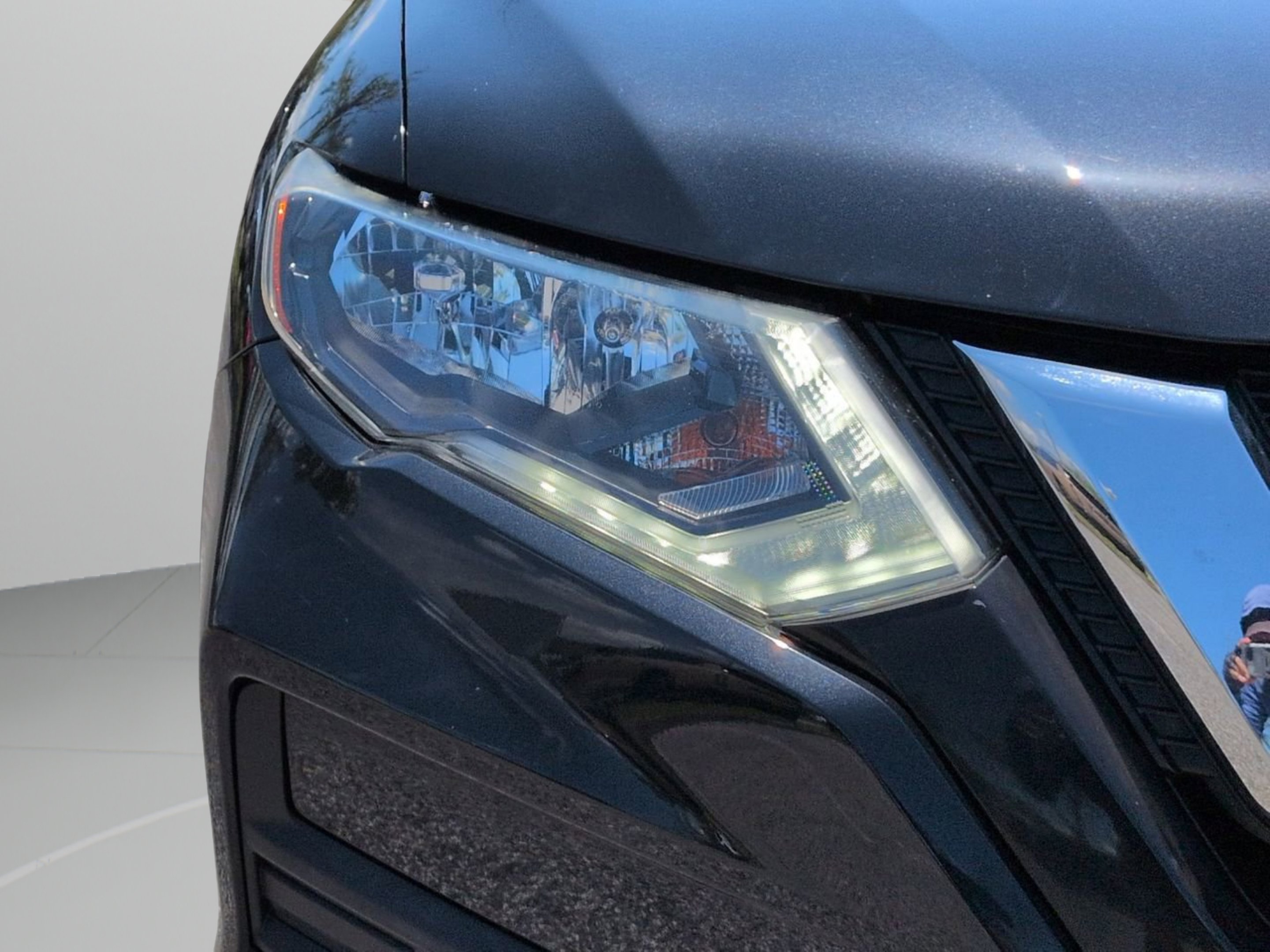 Used 2020 Magnetic Black Pearl Nissan SV image 12