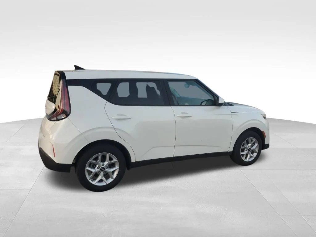 Used 2025 White Kia LX image 5