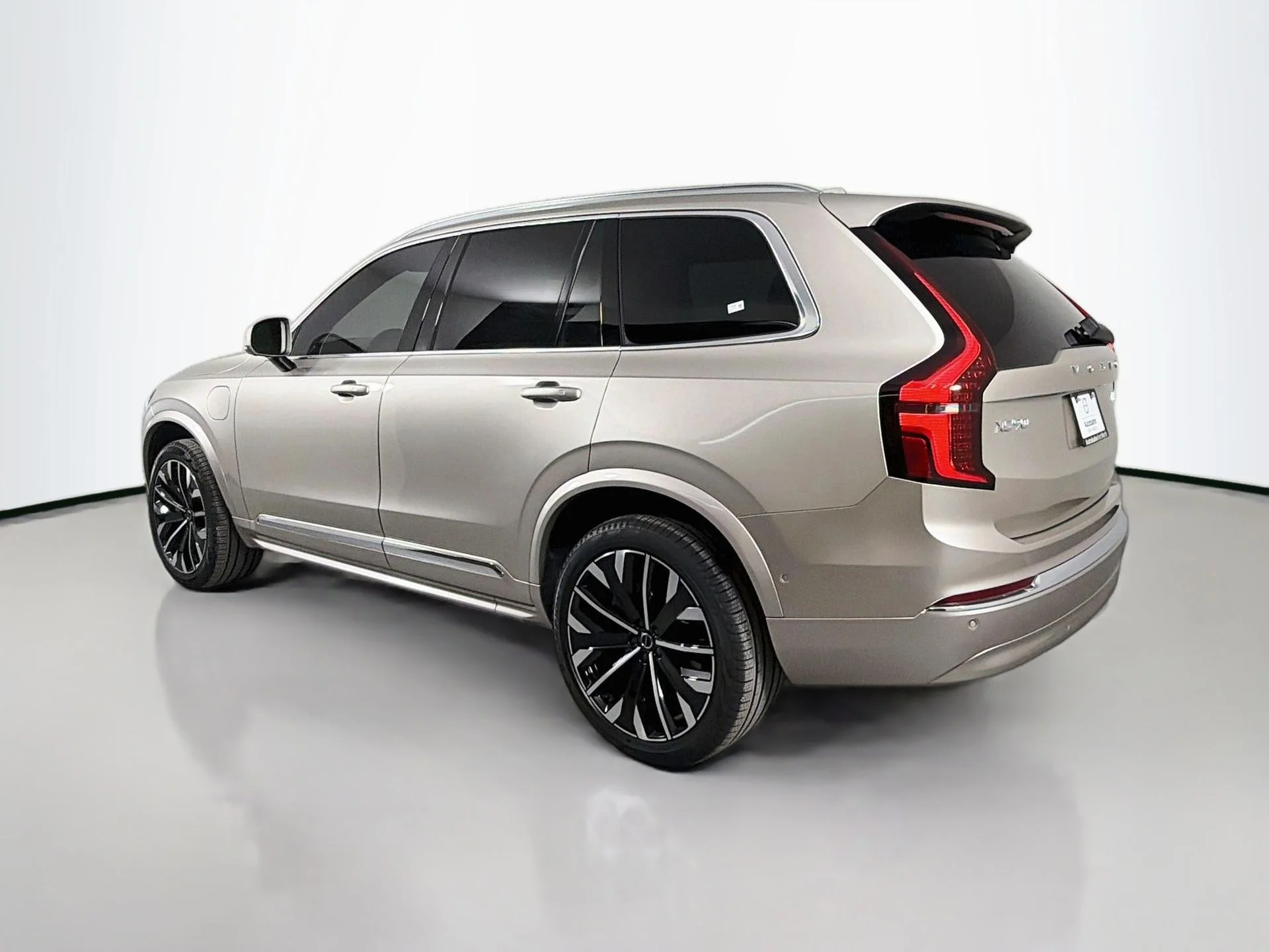 New 2026 Bright Dusk Volvo Plus image 8