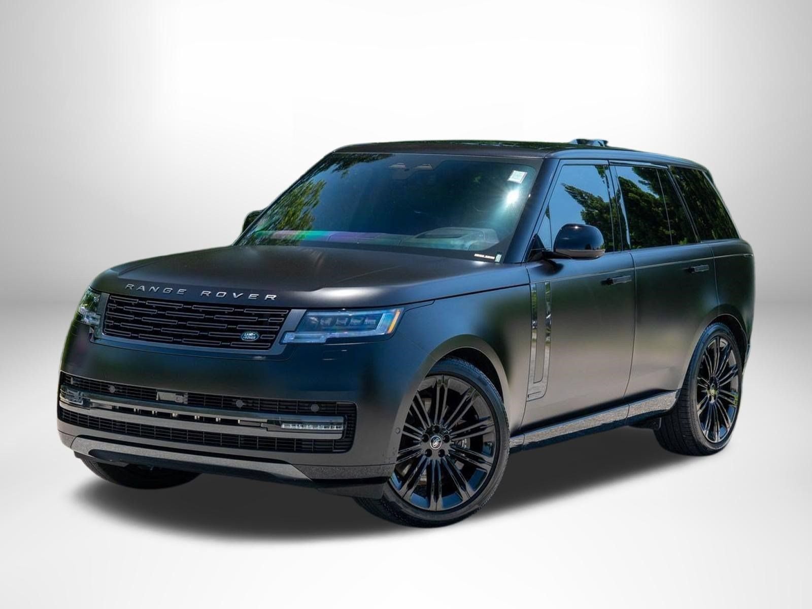 Used 2025 Obsidian Black SV Bespoke Ultra Metallic Satin Land Rover Autobiography image 2