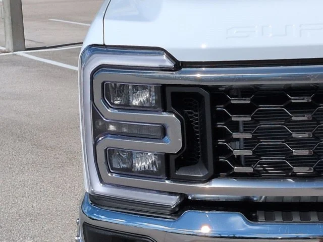 New 2027 Oxford White Ford F-350® Lariat® image 10