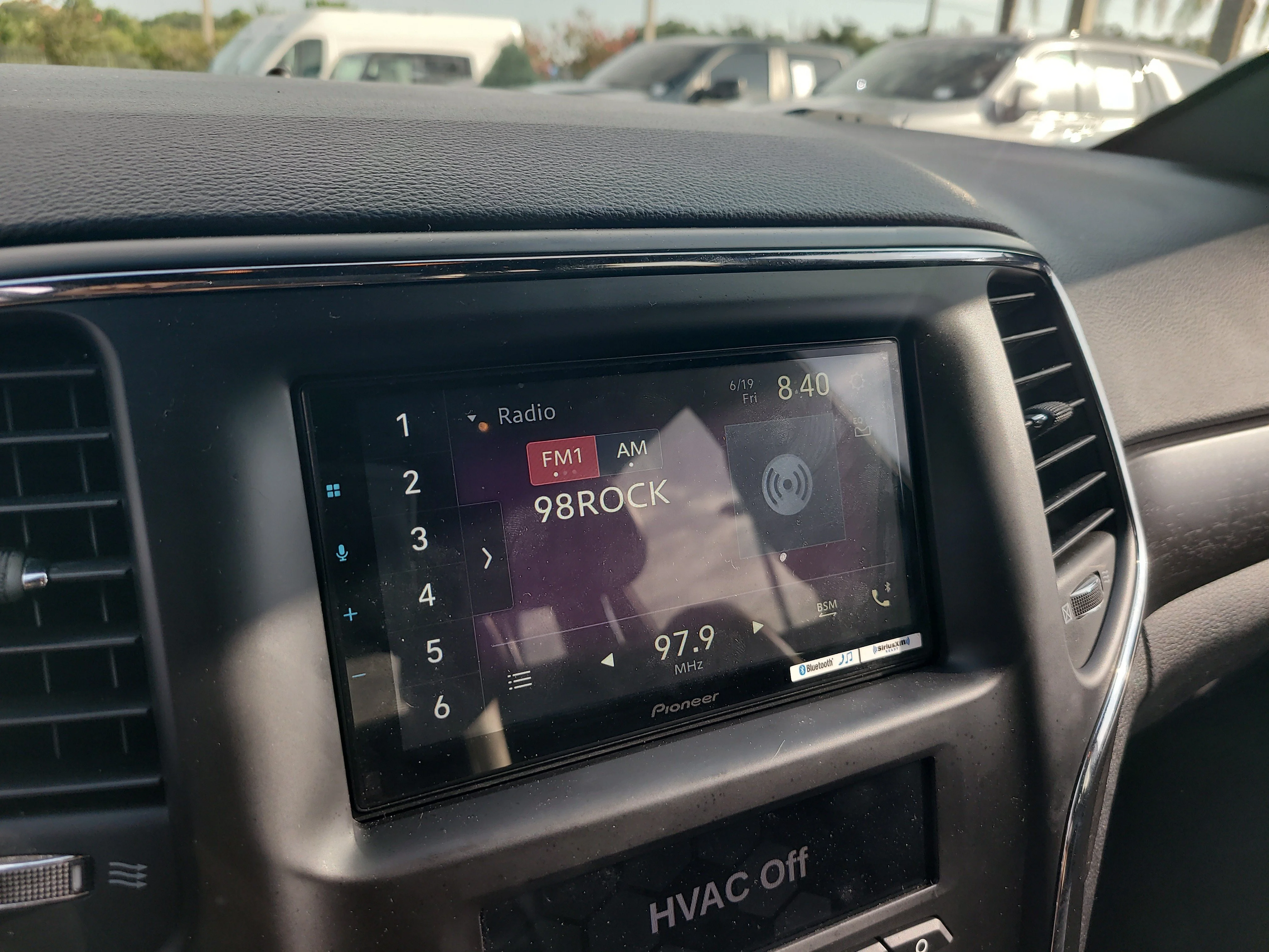 Used 2018 Rhino Clearcoat Jeep Altitude image 21