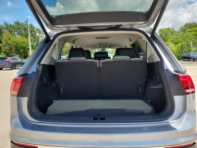 Used 2024 Pyrite Silver Metallic Volkswagen 2.0T SE image 9