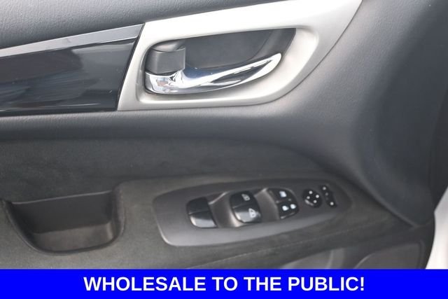 Used 2014 Silver Nissan SV image 12