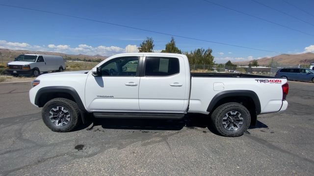 Used 2019 Super White Toyota SR5 image 5