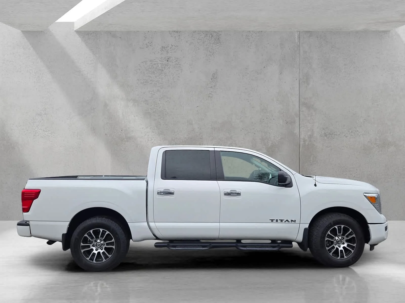 Used 2021  Nissan SV image 3