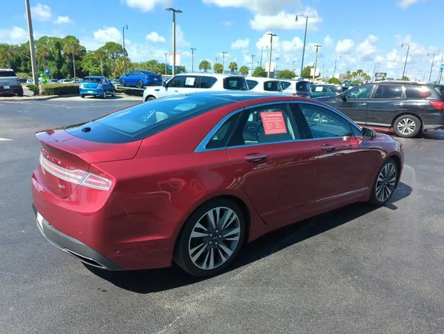 Used 2017 Red Lincoln Reserve image 6