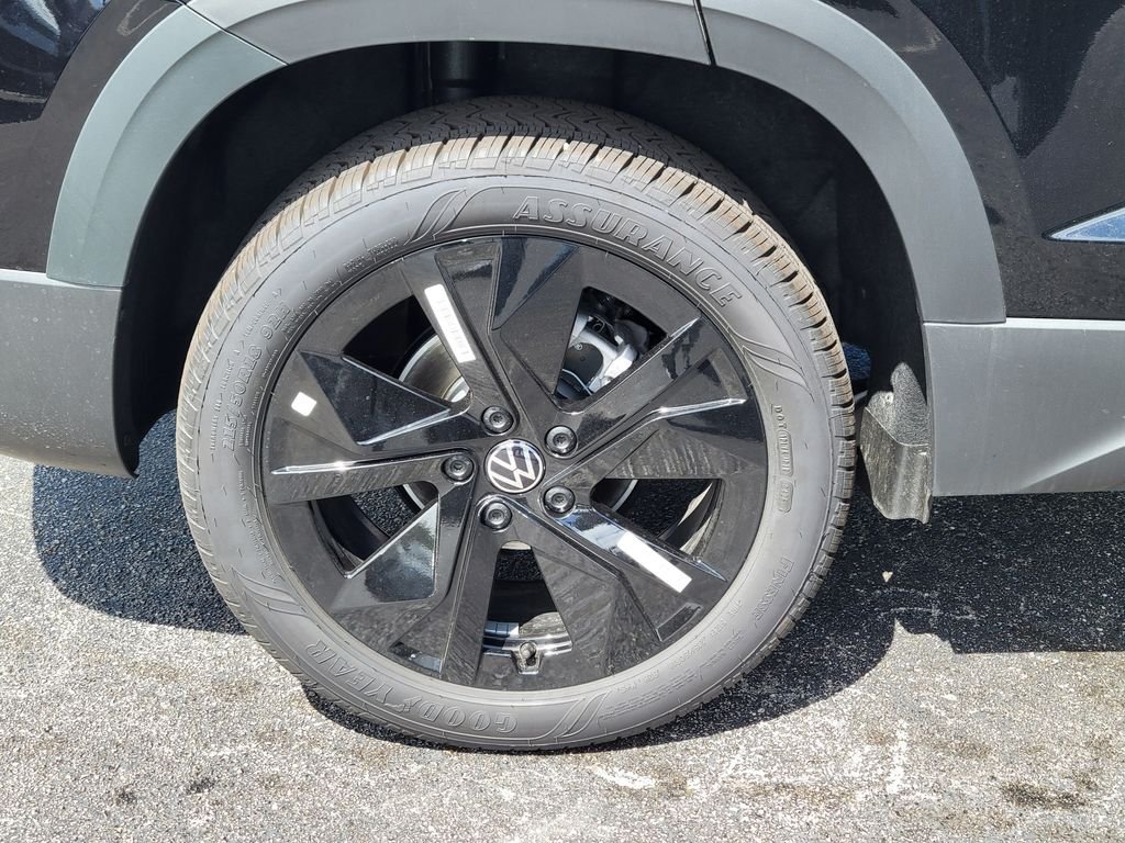 New 2026 Black Volkswagen 1.5T SE image 5