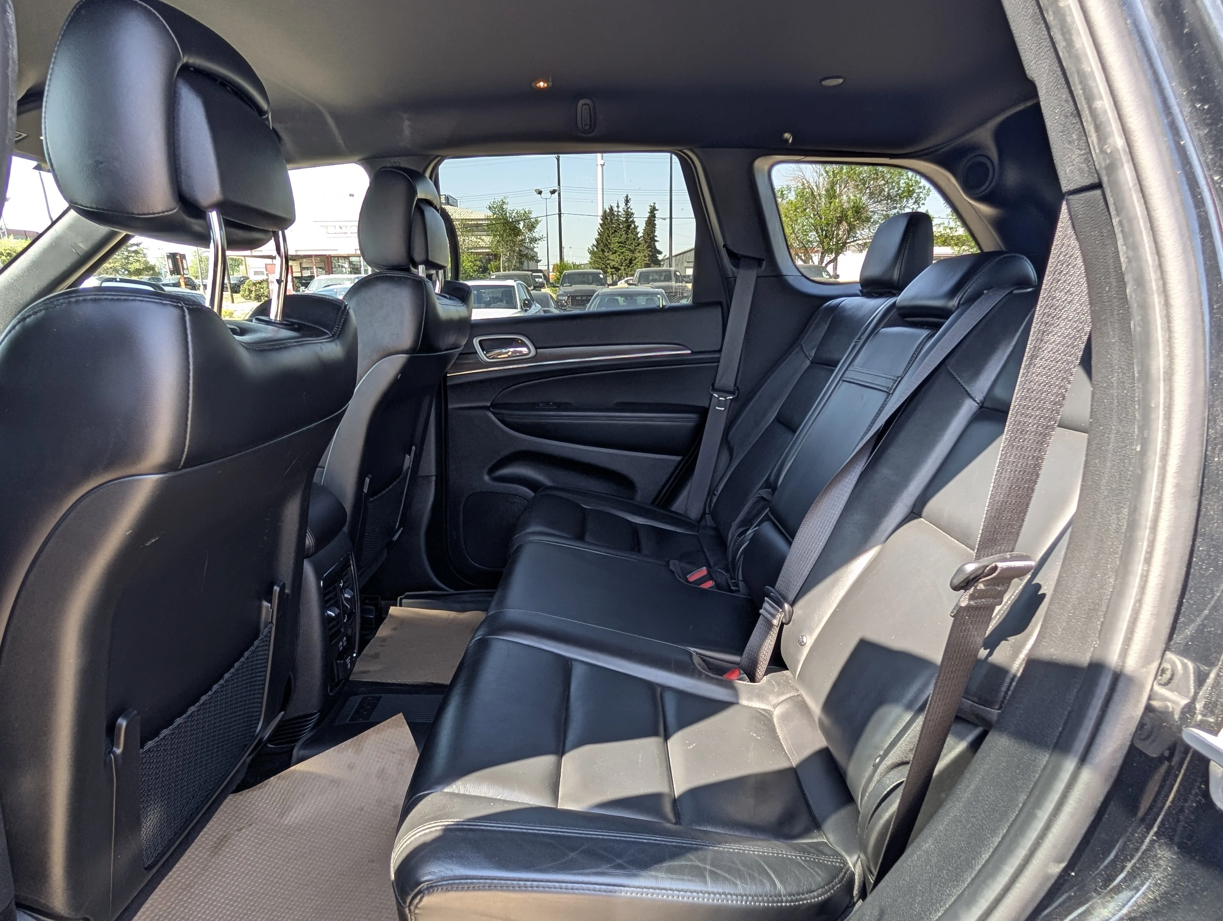 Used 2022 Diamond Black Crystal Pearlcoat Jeep Limited image 19