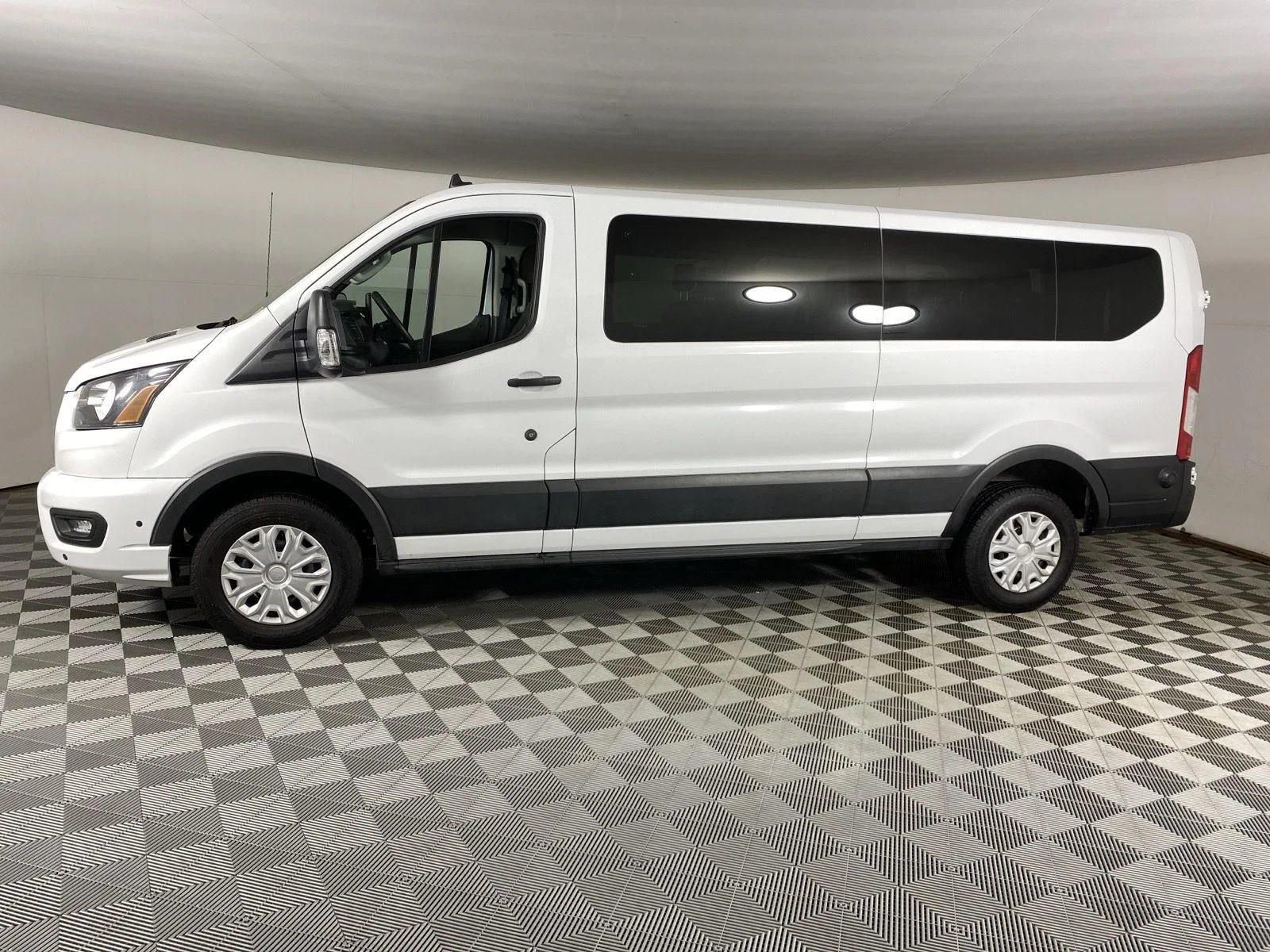 Used 2024 Oxford White Ford 350 XL image 4