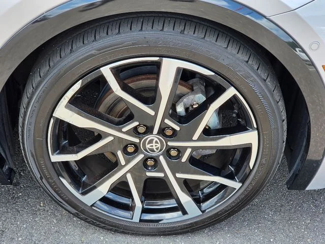 Used 2024  Toyota XSE Premium image 9