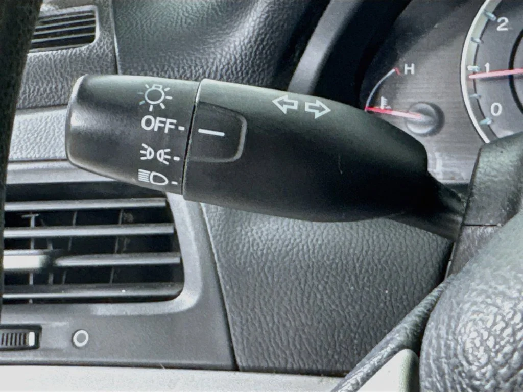Used 2012 Alabaster Silver Metallic Honda LX image 13