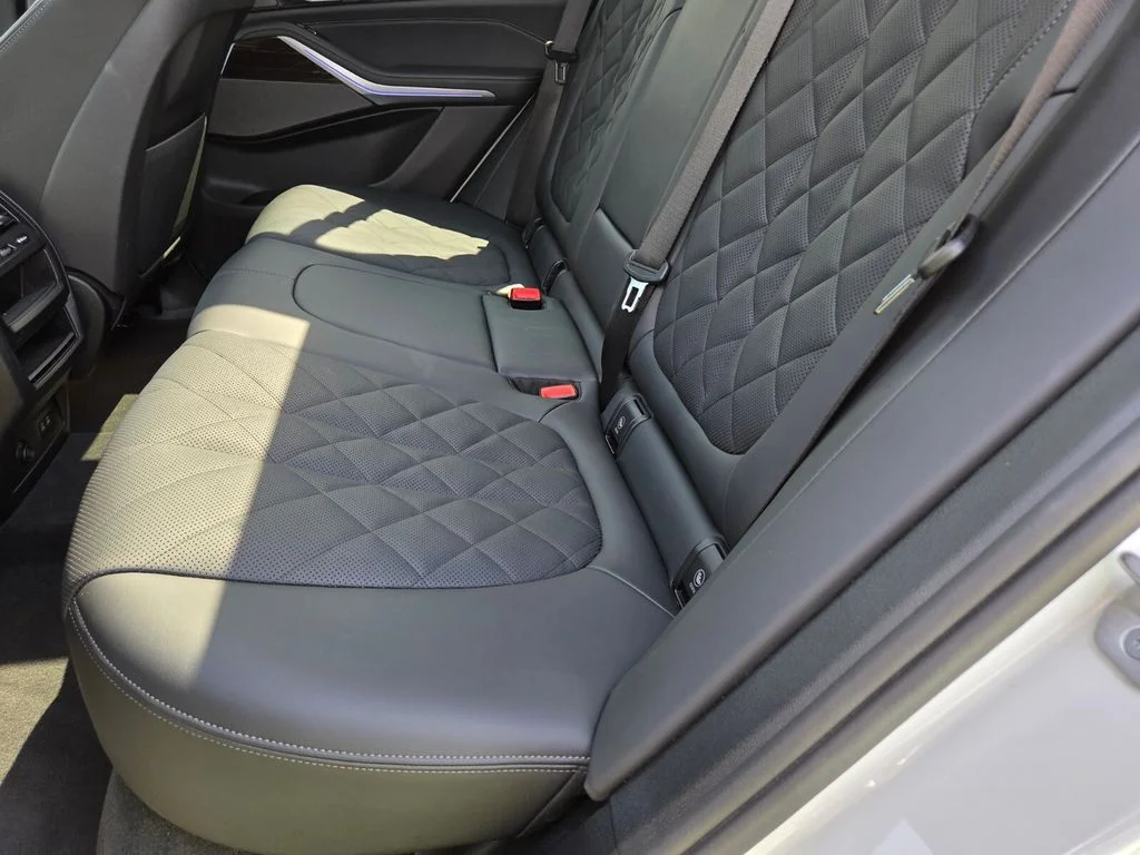 Used 2026 White BMW xDrive40i image 25