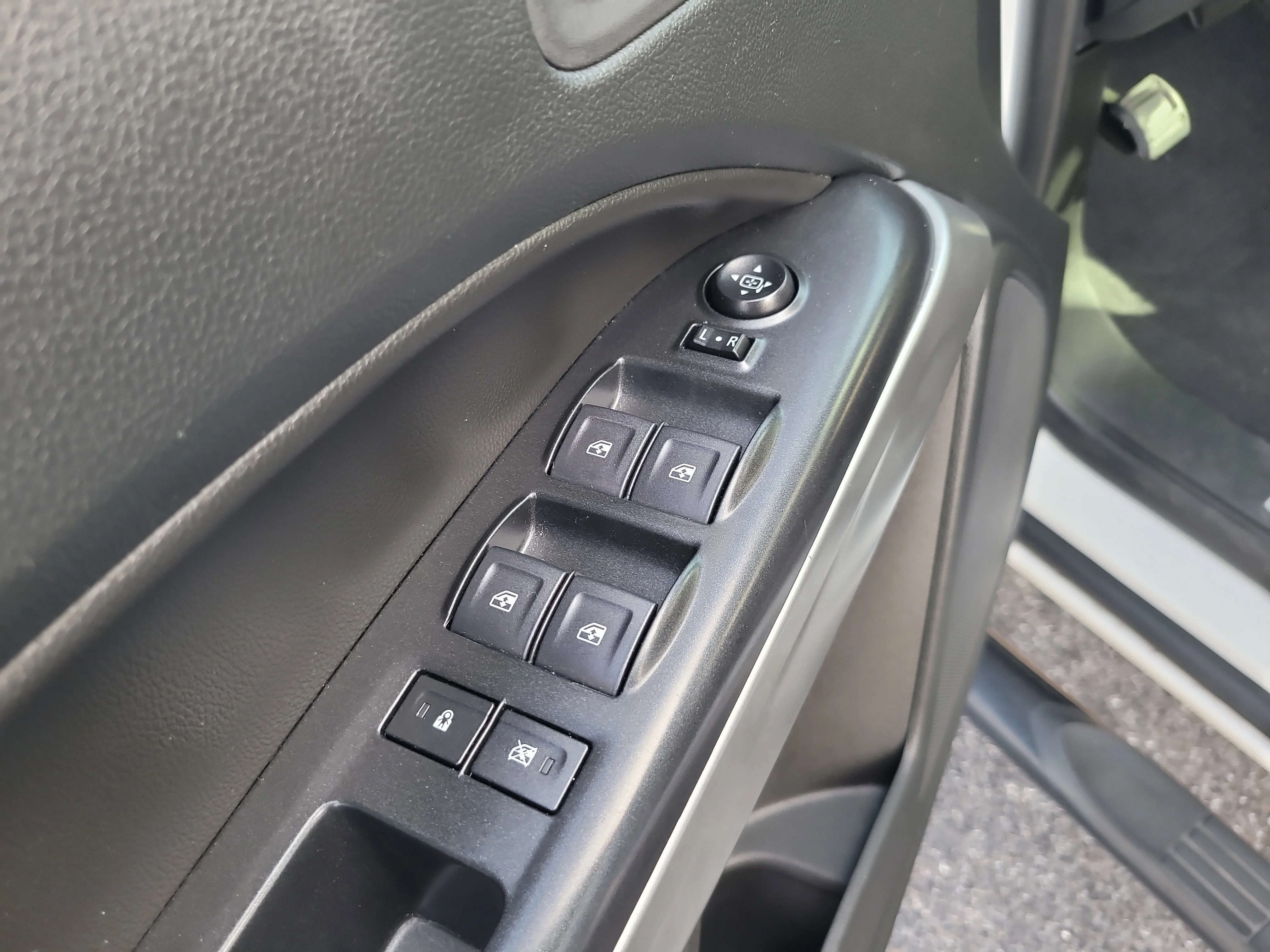 Used 2022 Summit White Chevrolet 4WD ZR2 image 17