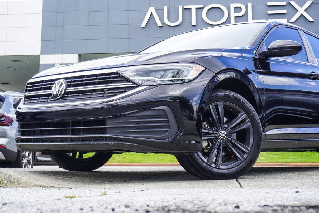 Used 2024 Black Volkswagen 1.5T SE image 2