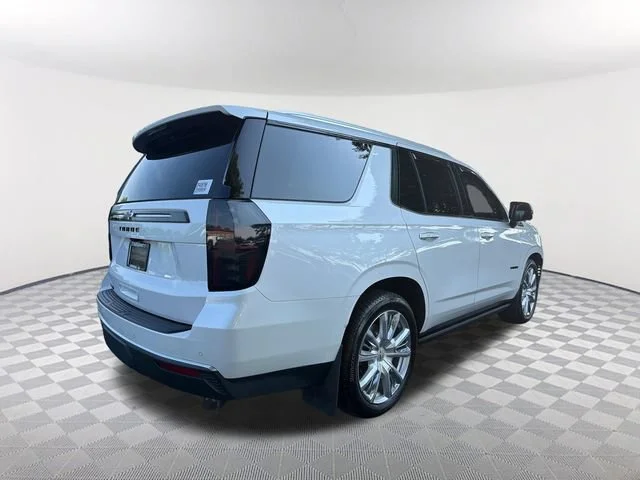 Used 2023 Iridescent Pearl Tricoat Chevrolet High Country image 5
