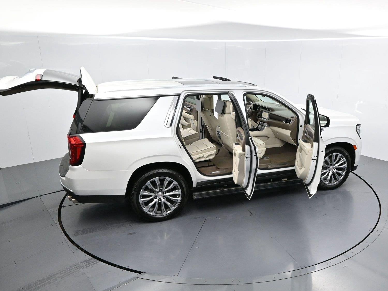 Used 2021 WHITE FROST TRICOAT GMC Denali image 44