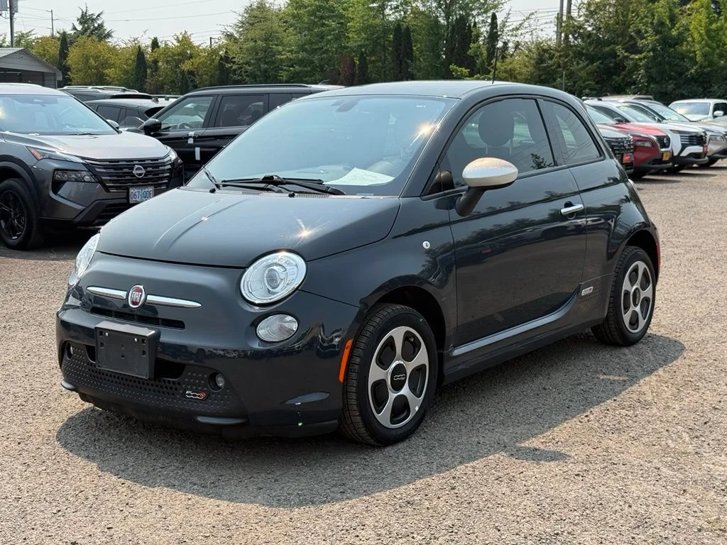 Used 2018 FIAT 500e Battery Electric with VIN 3C3CFFGE4JT377424 for sale in Beaverton, OR