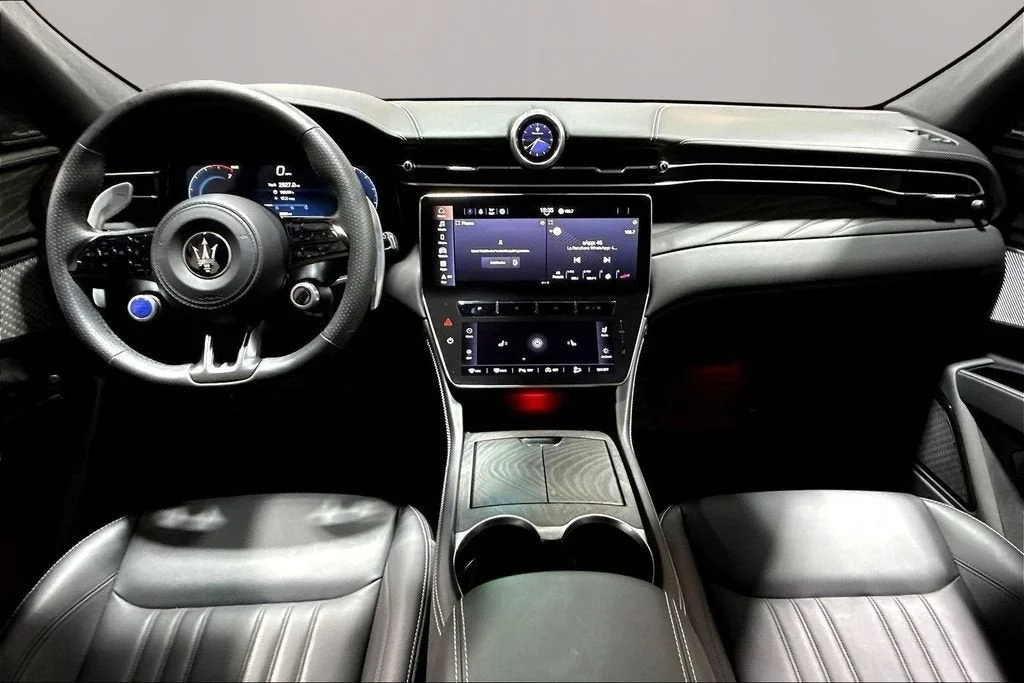 Used 2025 Blu Intenso Metallic Maserati  image 9