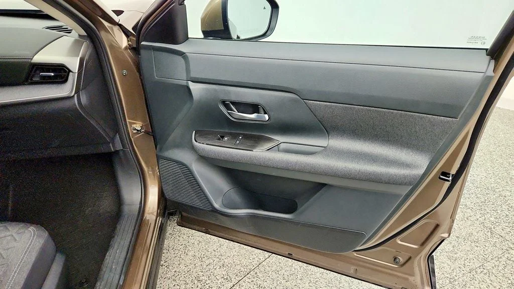 Used 2025 Canyon Bronze Metallic Nissan SV AWD image 24