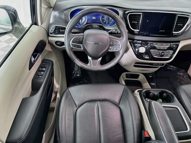 Used 2024 Black Chrysler Touring L image 20