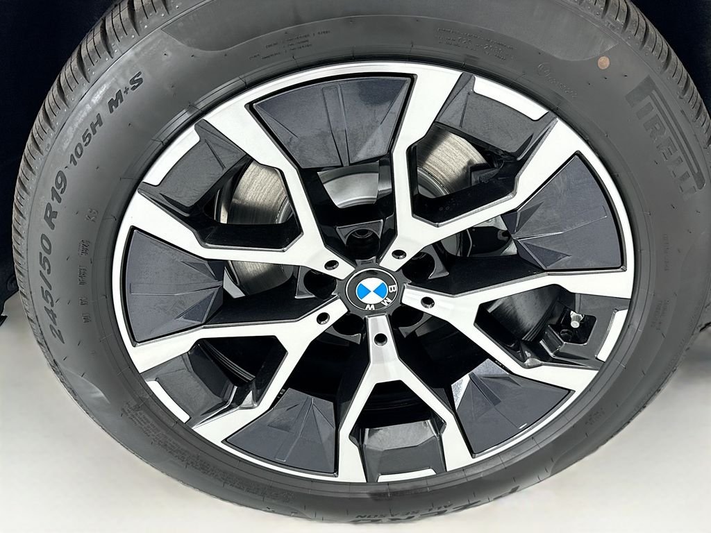 New 2026 Gray Metallic BMW 30 xDrive image 32