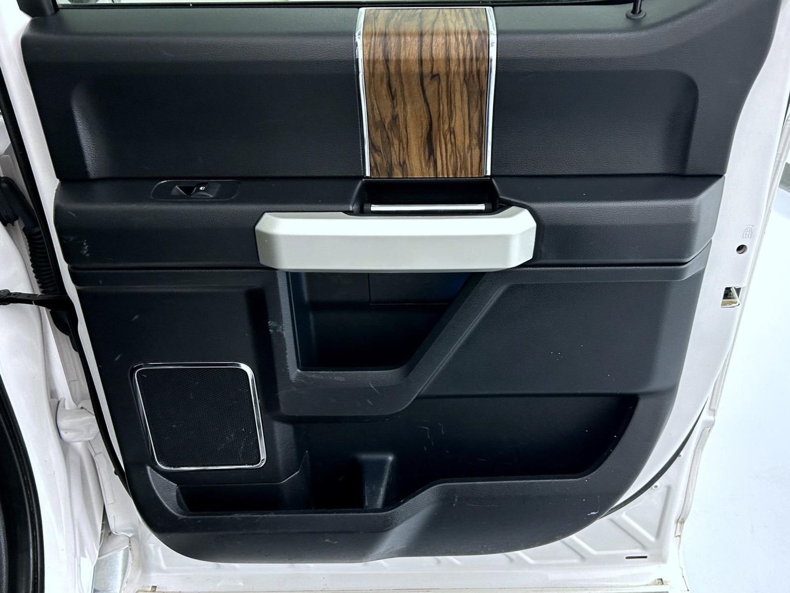 Used 2019 White Ford Lariat image 17