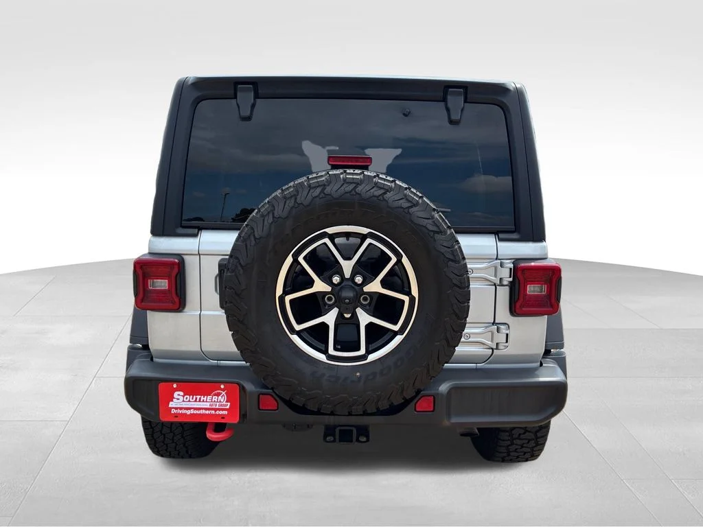 Used 2024 Silver Jeep Rubicon image 4