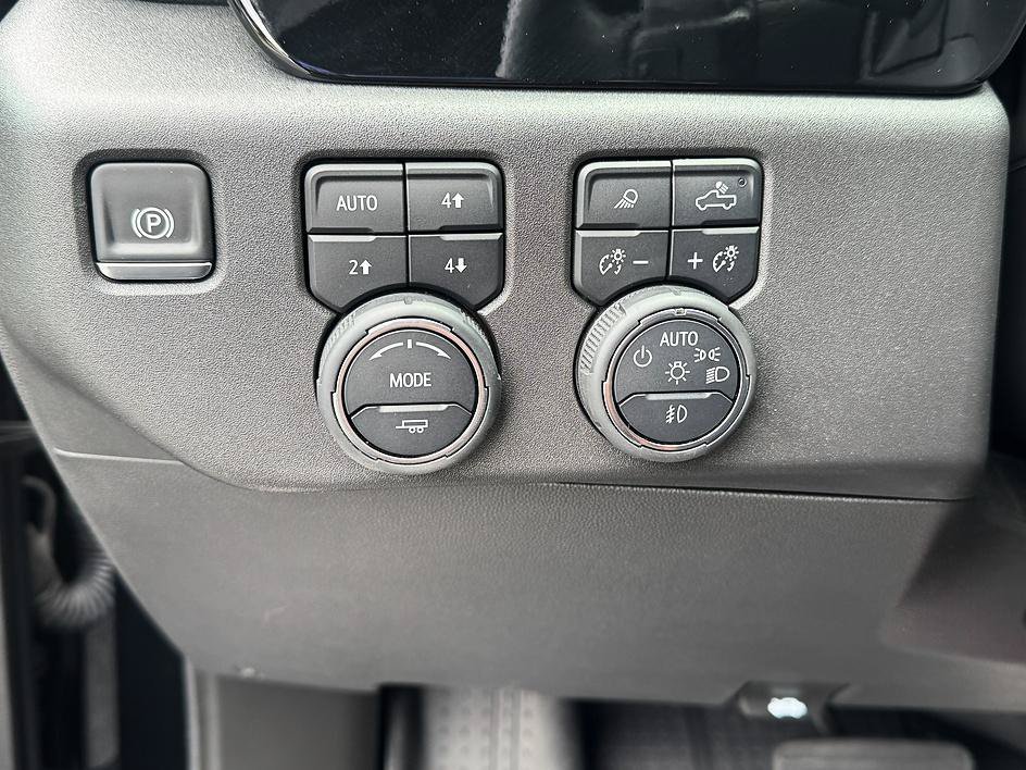 Used 2025 Black Chevrolet ZR2 image 25