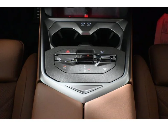 New 2027 Vancouver Green Metallic BMW 40 xDrive image 21
