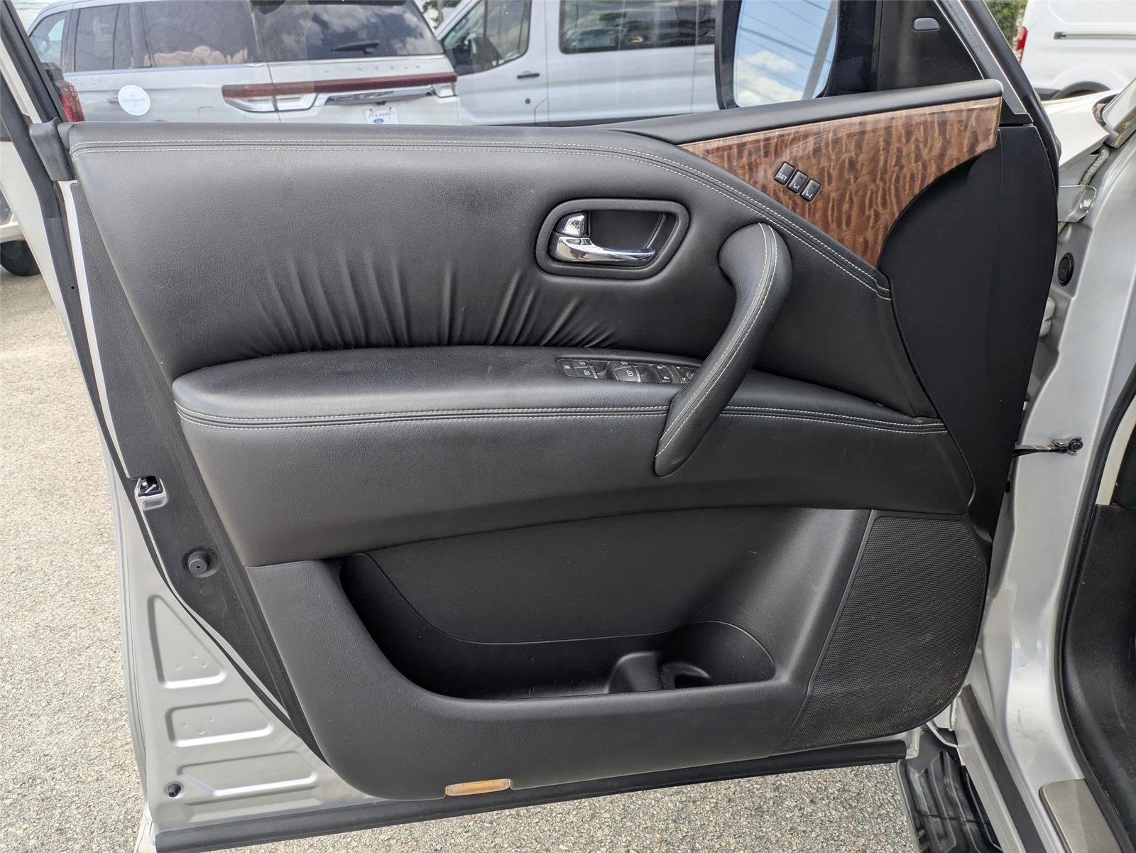 Used 2017 Brilliant Silver Nissan Platinum image 10
