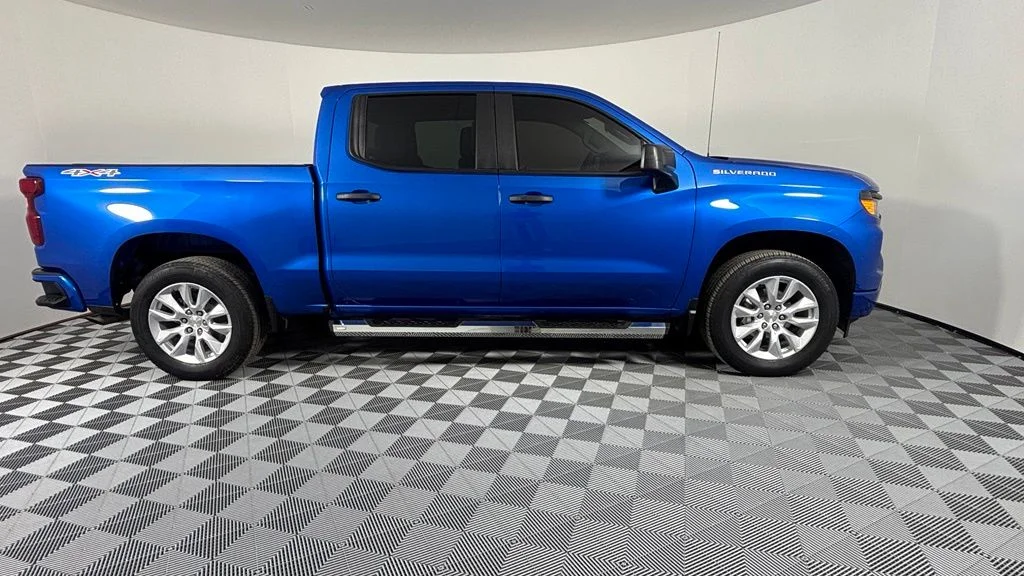 Used 2023 Blue Chevrolet Custom image 17