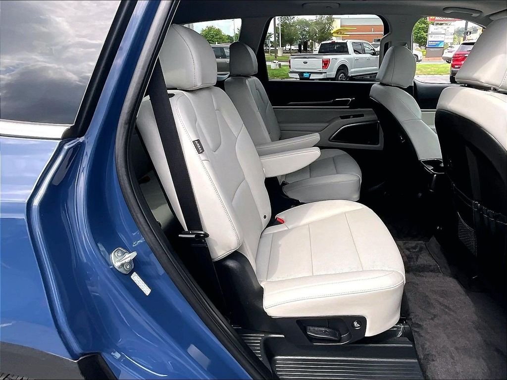 Used 2024 Black Kia S image 15