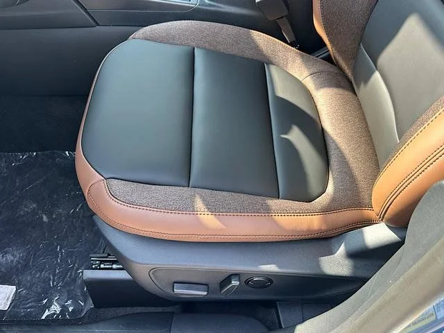 New 2026 Azure Gray Metallic Tri-Coat Ford Outer Banks® image 12