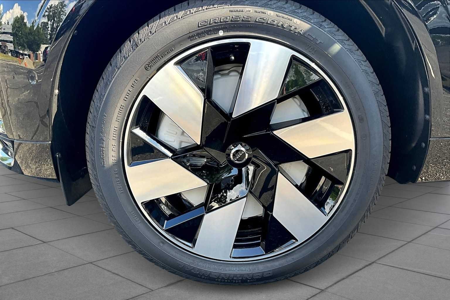 2025 Volvo XC60 Plus - Photo 15