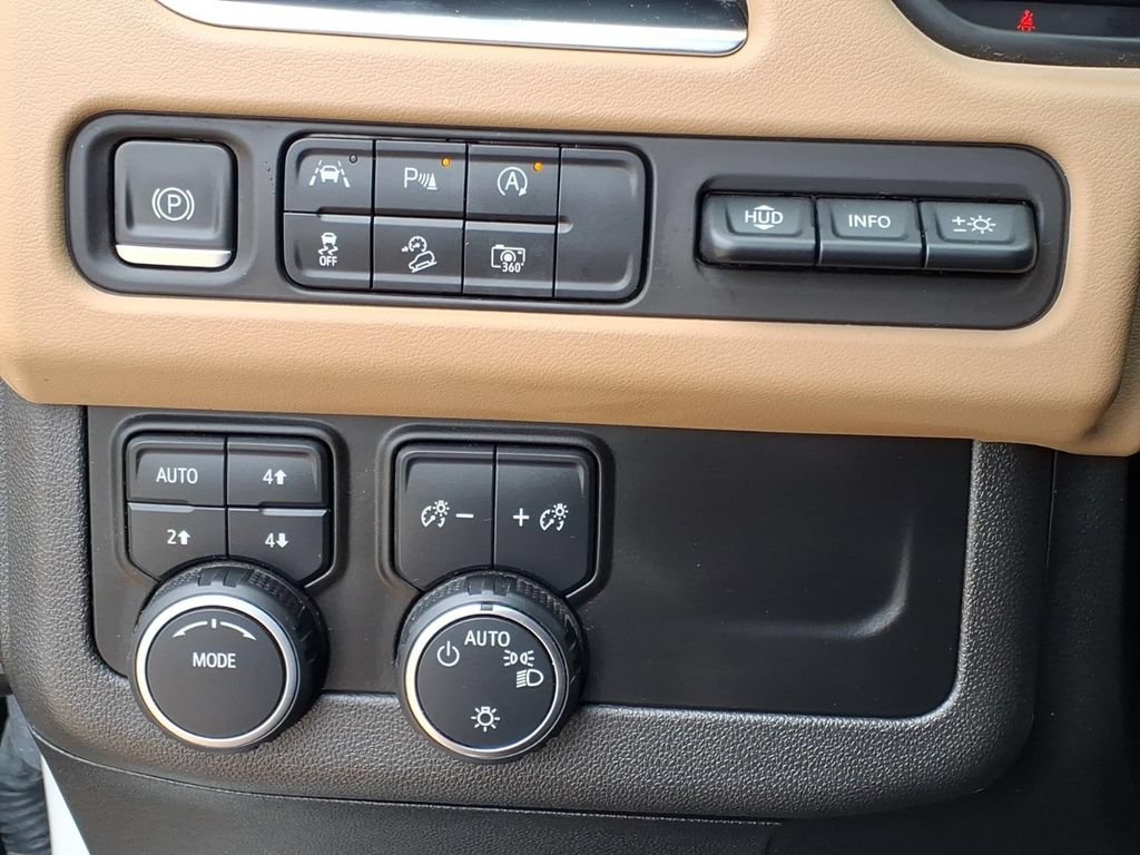 Used 2023 Iridescent Pearl Tricoat Chevrolet Premier image 23
