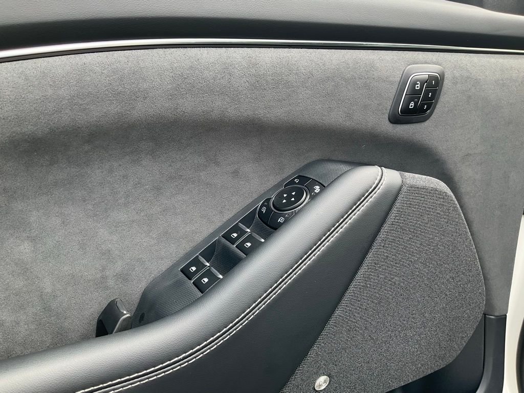 2025 Ford Mustang Mach-E GT - Photo 17