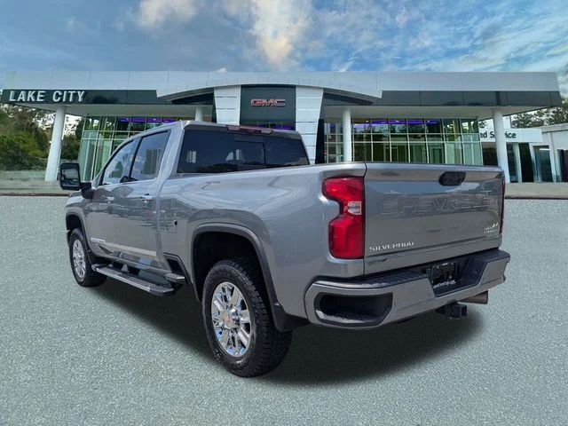 Used 2024 Gray Chevrolet High Country image 5