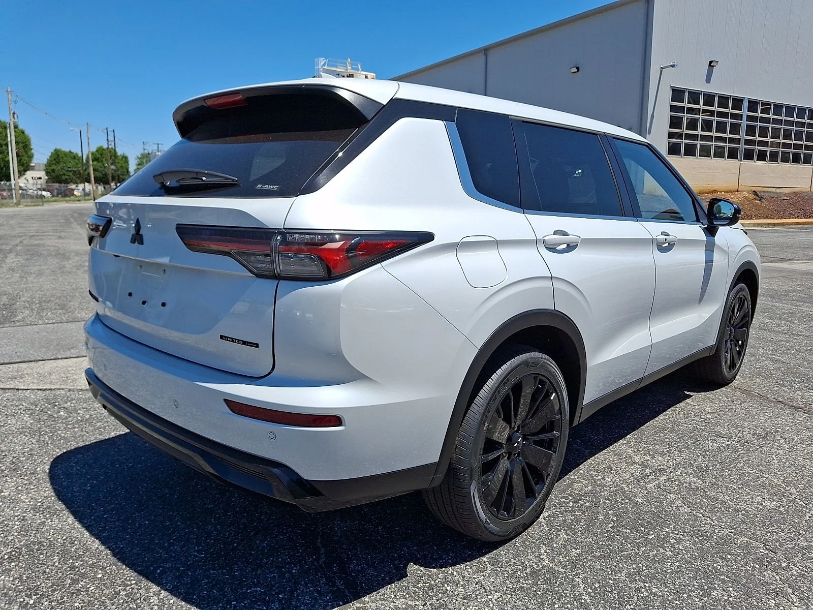 New 2026 White Mitsubishi LE image 8