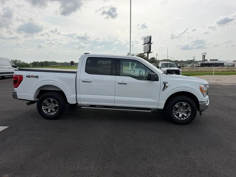 Certified Used 2023 Oxford White Ford XLT image 4