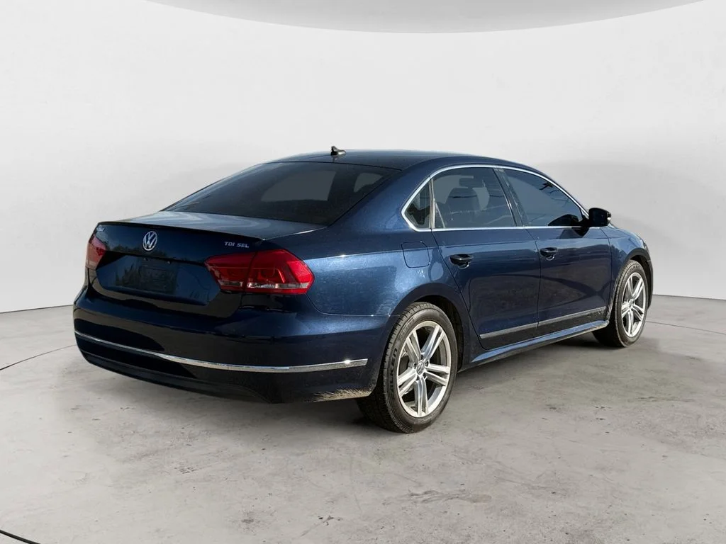 Used 2015 Blue Volkswagen TDI SEL Premium image 5