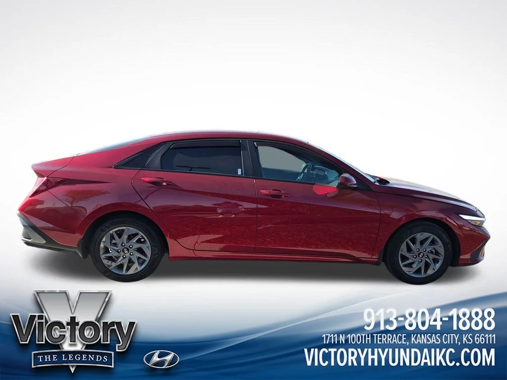 Used 2024 Red Hyundai SEL image 6