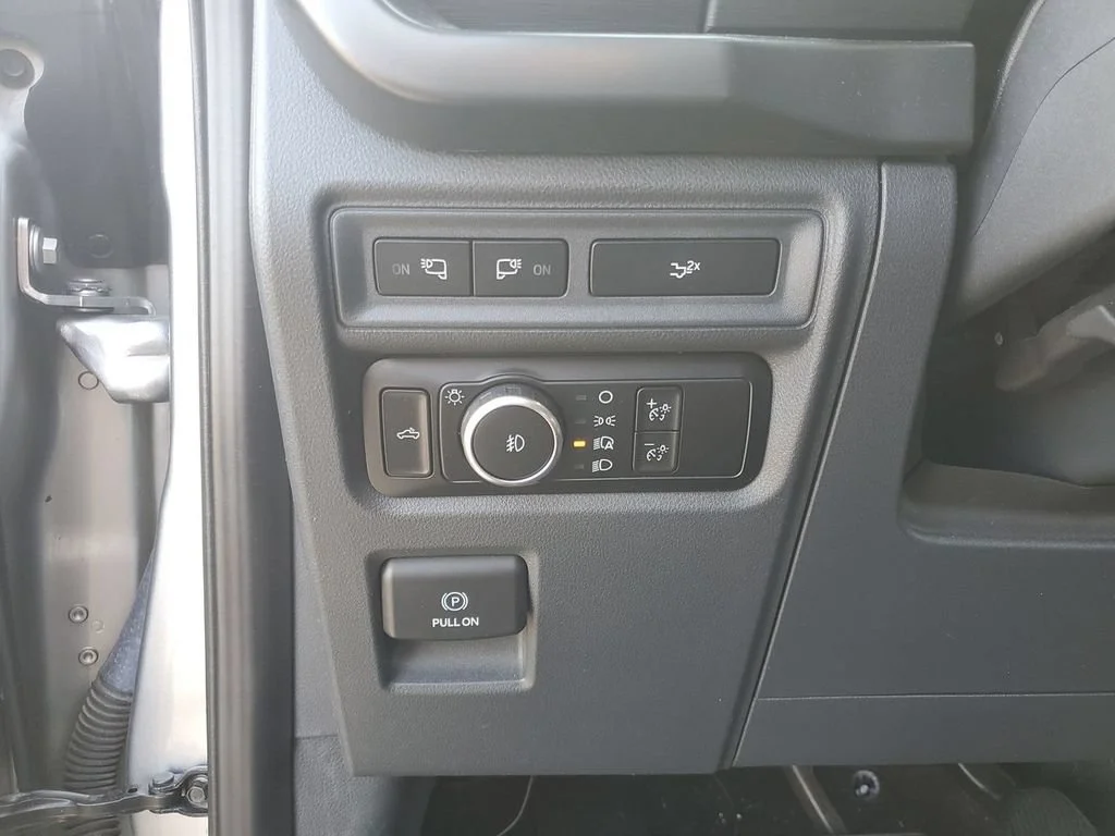 Used 2024 Silver Ford XLT image 24