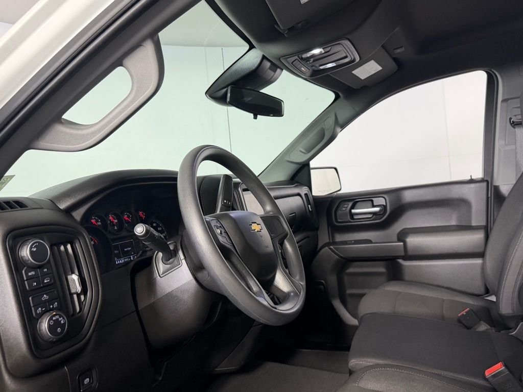Used 2025 White Chevrolet Custom image 22