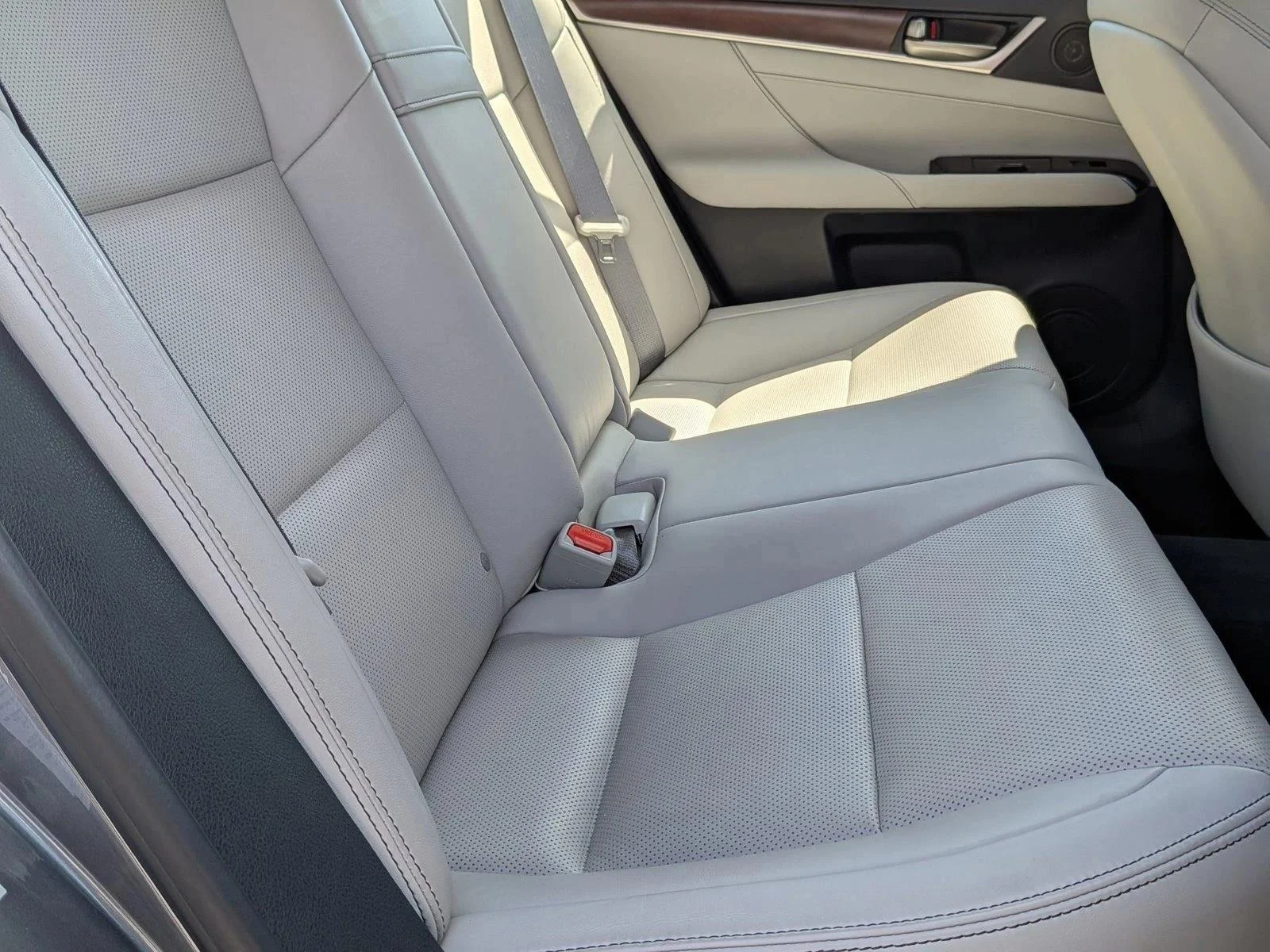 Used 2014 Nebula Gray Pearl Lexus  image 20