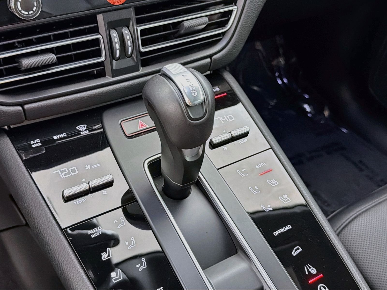 2025 Porsche Macan Base - Photo 16
