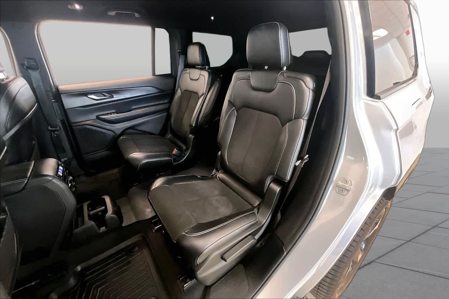Used 2023 Silver Zynith Jeep Laredo image 19