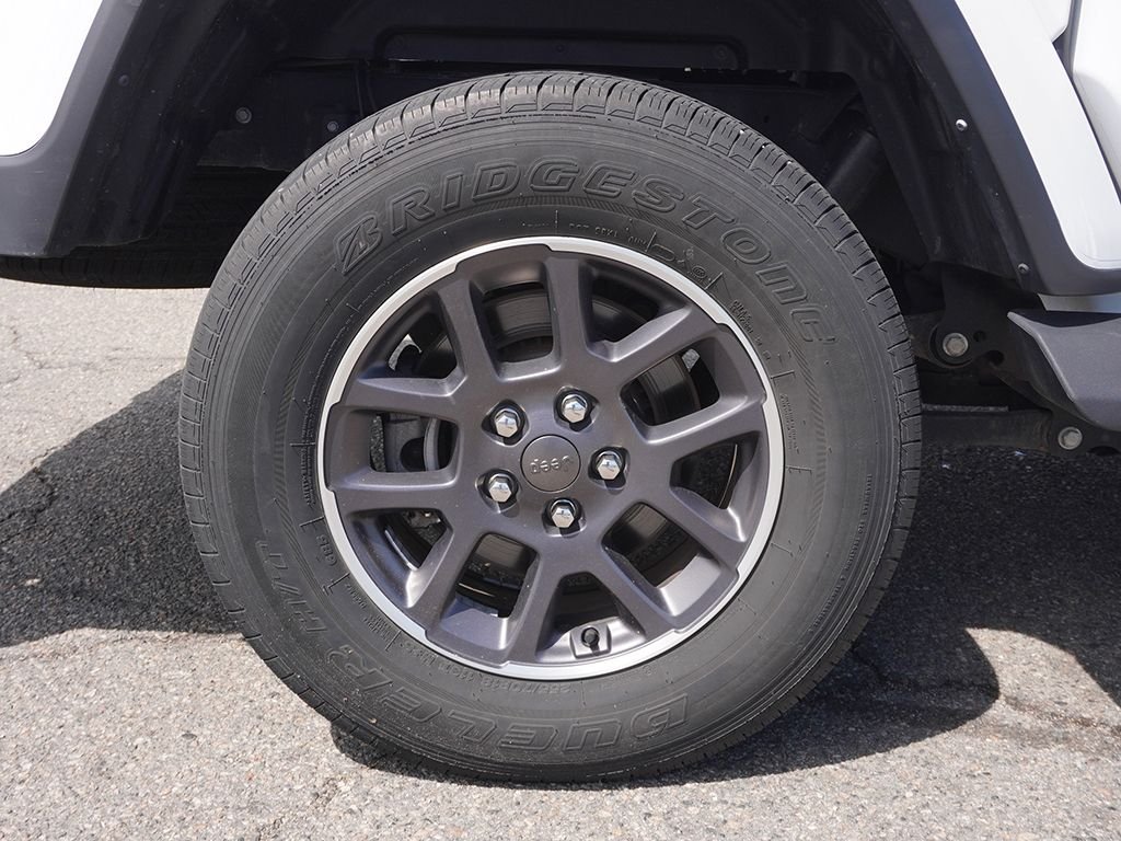 Used 2023 White Jeep Overland image 16