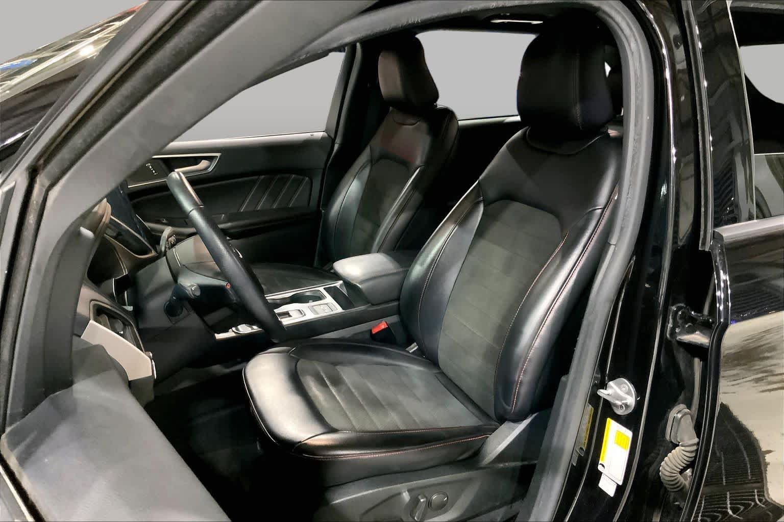 Used 2022 Agate Black Metallic Ford ST-Line image 8