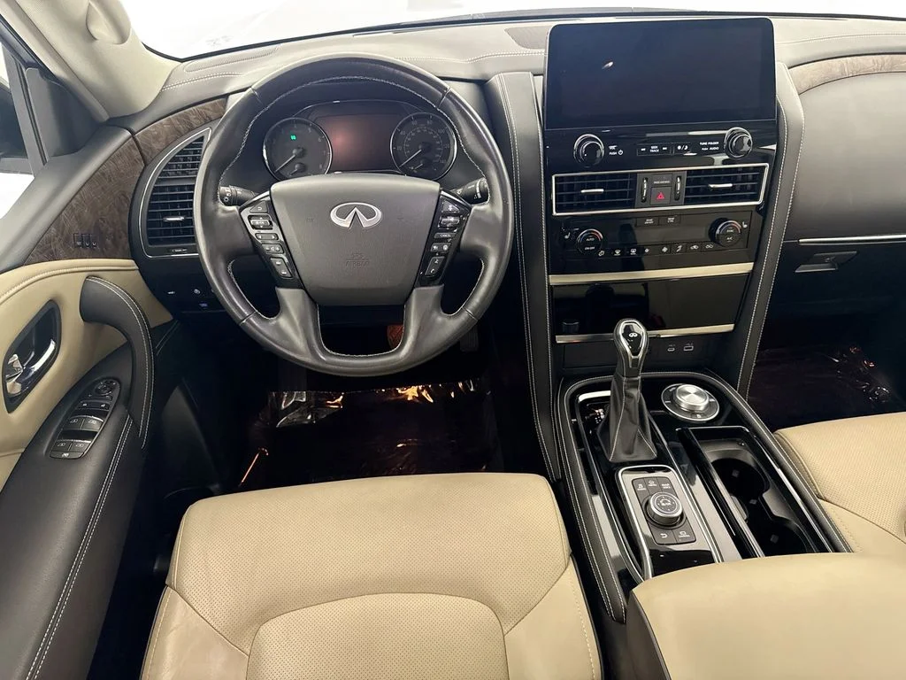 Used 2024 White INFINITI Premium Select image 23